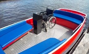 sloop mit integrierter Rollstuhllift