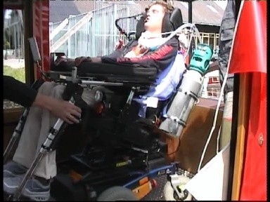 elektrische rolstoel in de rondvaartboot