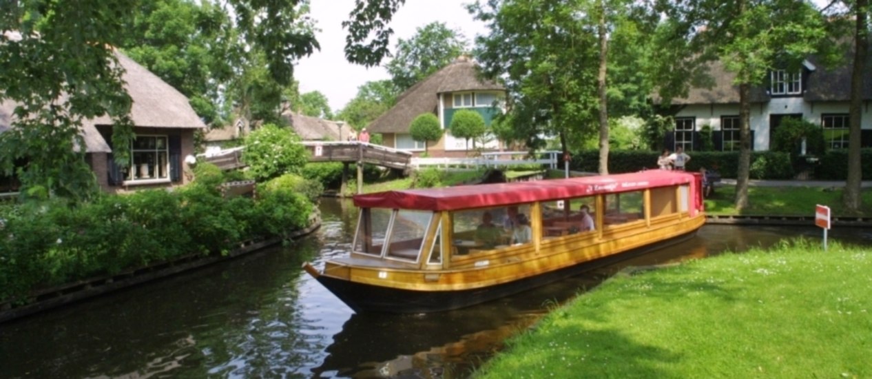 Grachtenboot, Canal company Zwaantje Giethoorn